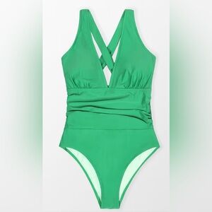 NWOT Cupshe Kelly green one piece